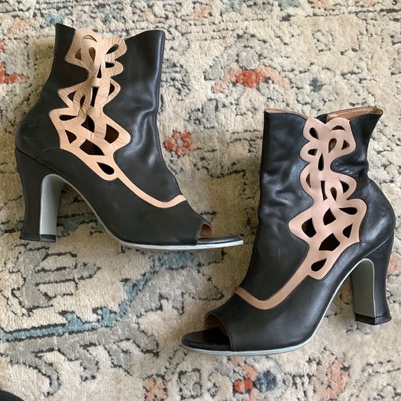 SOLD Fluevogs bethsaida boots - Picture 5 of 9